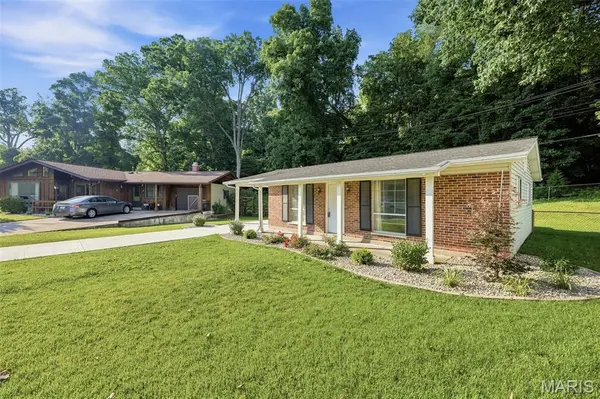 4136 Pasco DR, St Louis, MO 63129