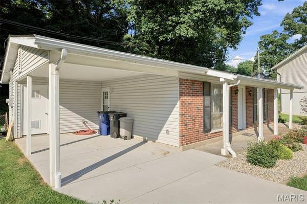 4136 Pasco DR, St Louis, MO 63129
