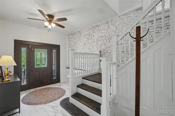 3911 Sullivan AVE, St Louis, MO 63107