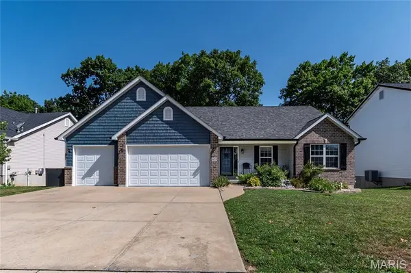 1823 Iron Mountain Dr DR, Festus, MO 63028