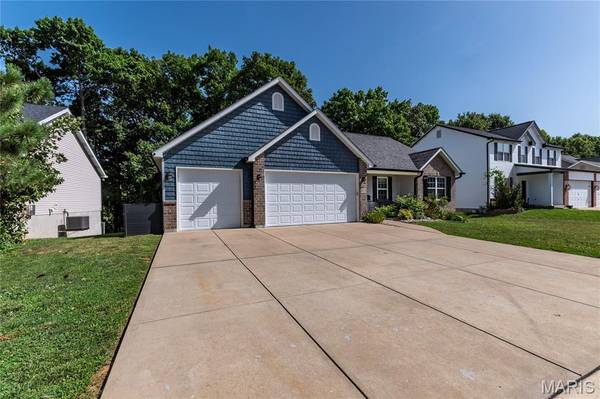 1823 Iron Mountain Dr DR, Festus, MO 63028