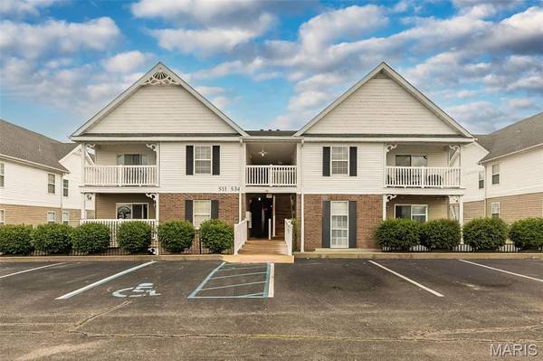 534 Saravalle DR, St Peters, MO 63376