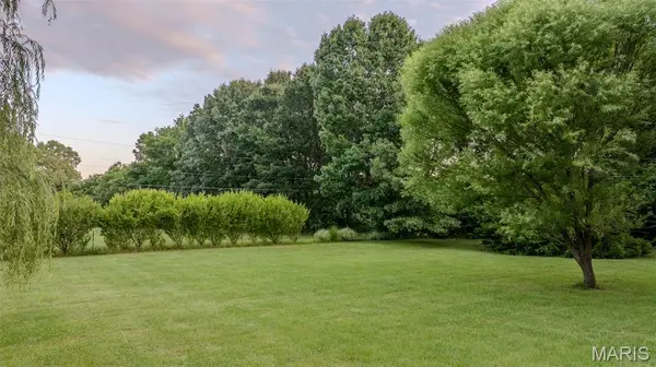 1208 Bethany LN, Godfrey, IL 62035