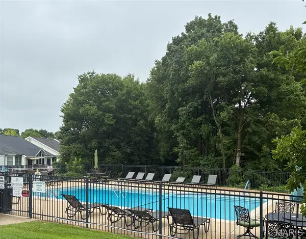 410 Benton DR #L, St Peters, MO 63376