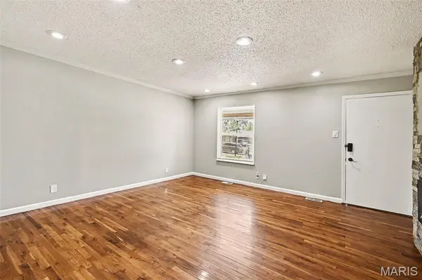 2535 Black Pine CT, Florissant, MO 63031