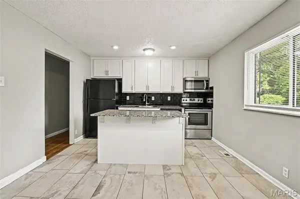2535 Black Pine CT, Florissant, MO 63031
