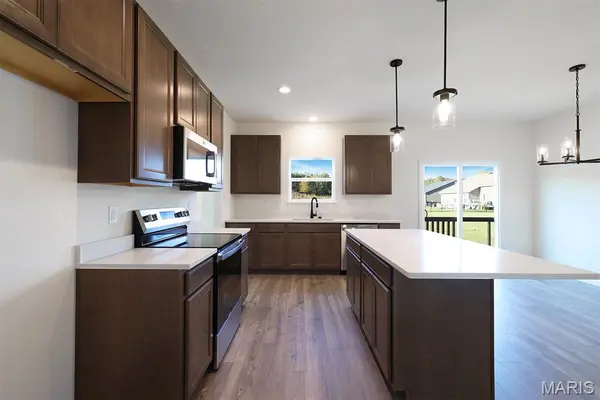 412 Butterfly Garden LN, Wentzville, MO 63385