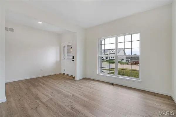 276 Osprey CT, Lake St Louis, MO 63367