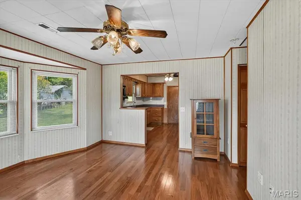 110 Edgeworth AVE, Maryland Heights, MO 63043