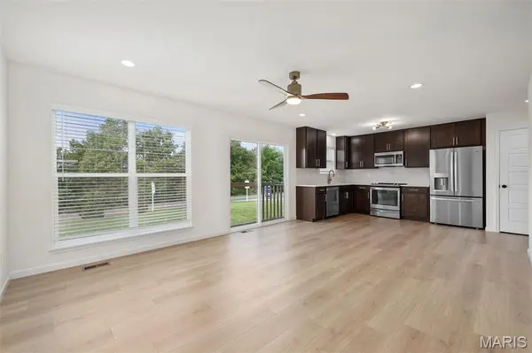 94 Town Centre CT, Foristell, MO 63348