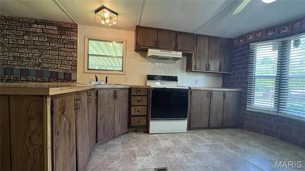 26175 N Carol ST, Warrenton, MO 63383
