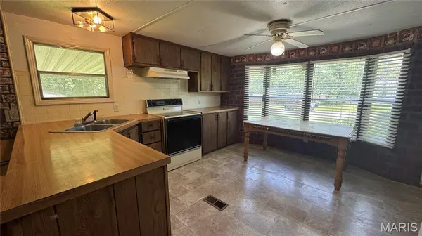 26175 N Carol ST, Warrenton, MO 63383