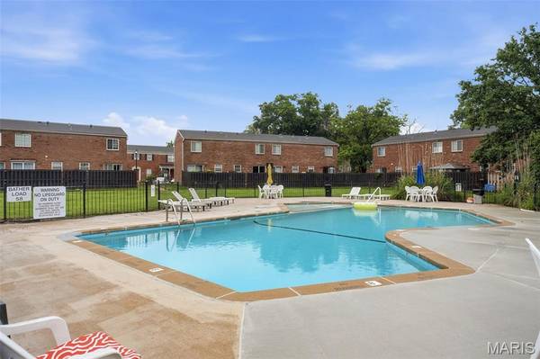 1235 Clarkson CT #1235, Ellisville, MO 63011