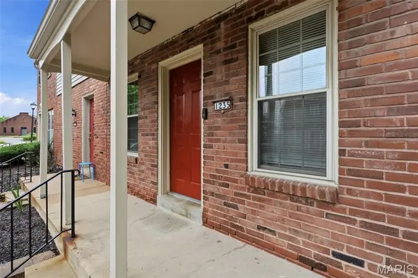 1235 Clarkson CT #1235, Ellisville, MO 63011