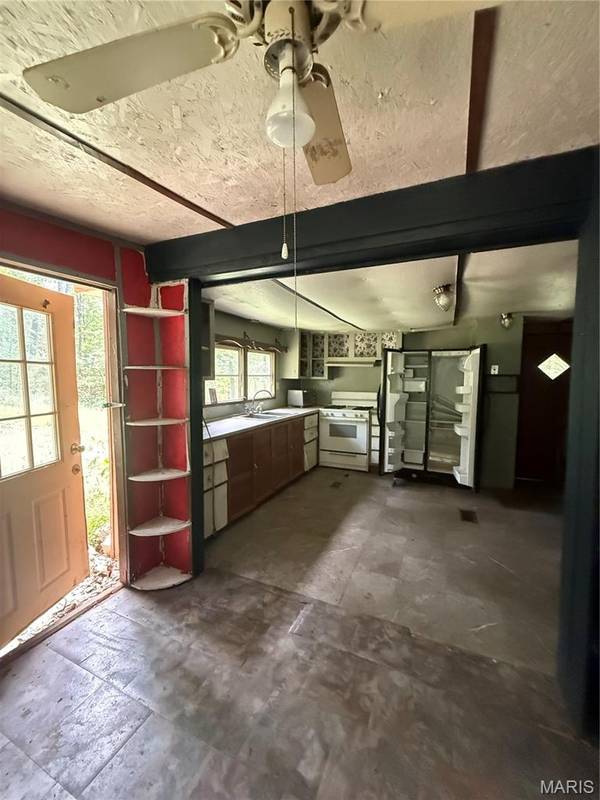 99 Arlie Barr RD, Viburnum, MO 65566