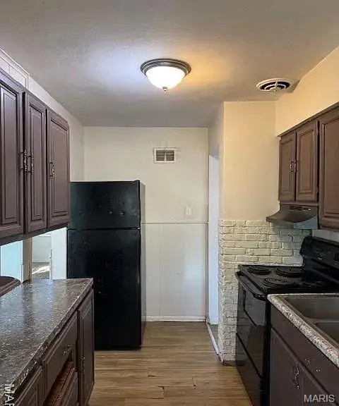 17 Godfrey LN, Ferguson, MO 63135