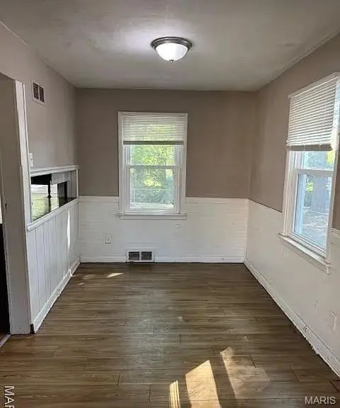 17 Godfrey LN, Ferguson, MO 63135