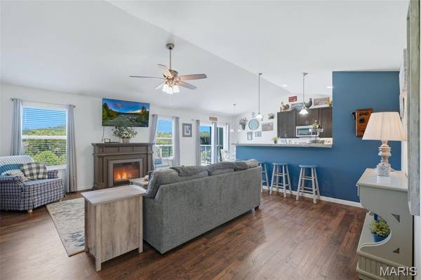 457 Timber Valley TRL, Fenton, MO 63026