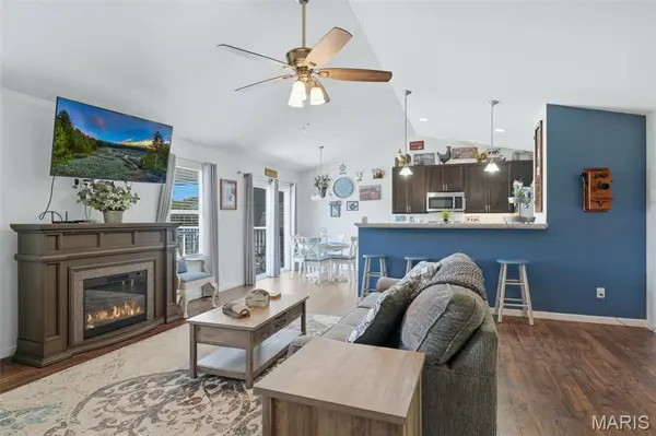 457 Timber Valley TRL, Fenton, MO 63026