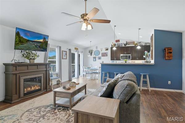 457 Timber Valley TRL, Fenton, MO 63026