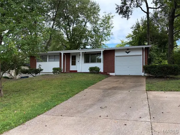 10204 Dacey DR, Dellwood, MO 63136