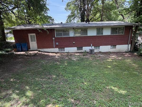 10204 Dacey DR, Dellwood, MO 63136