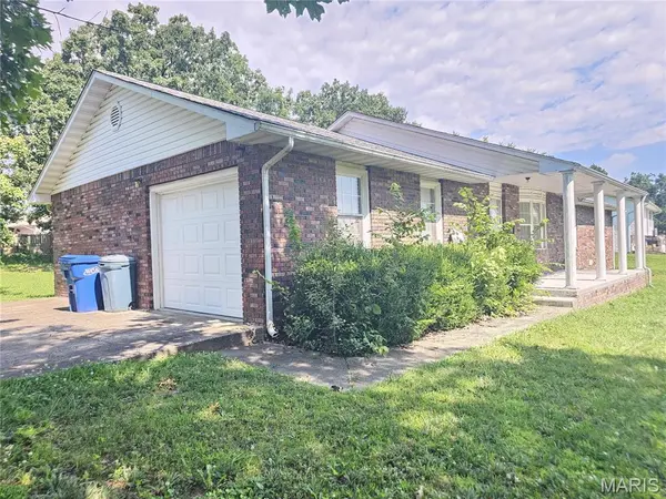 302 Angel LN, Dixon, MO 65459