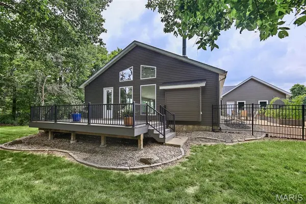 8125 Lost Bridge RD, Bethalto, IL 62010