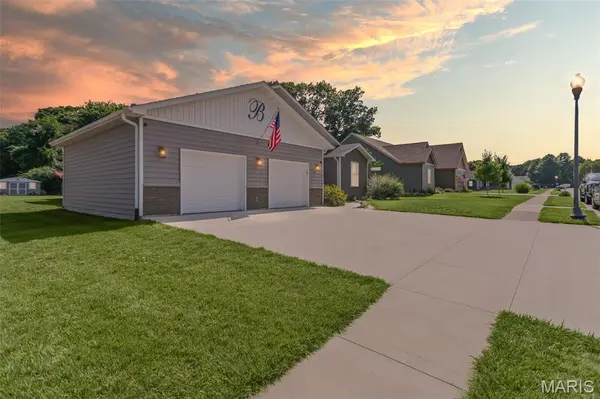 419 Sandpiper LN, Grafton, IL 62037
