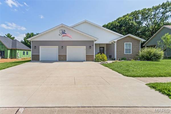 419 Sandpiper LN, Grafton, IL 62037