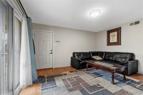 6923 Colonial Woods DR #16, St Louis, MO 63129