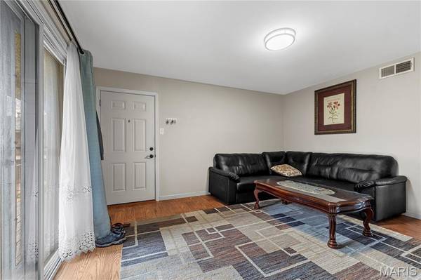 6923 Colonial Woods DR #16, St Louis, MO 63129
