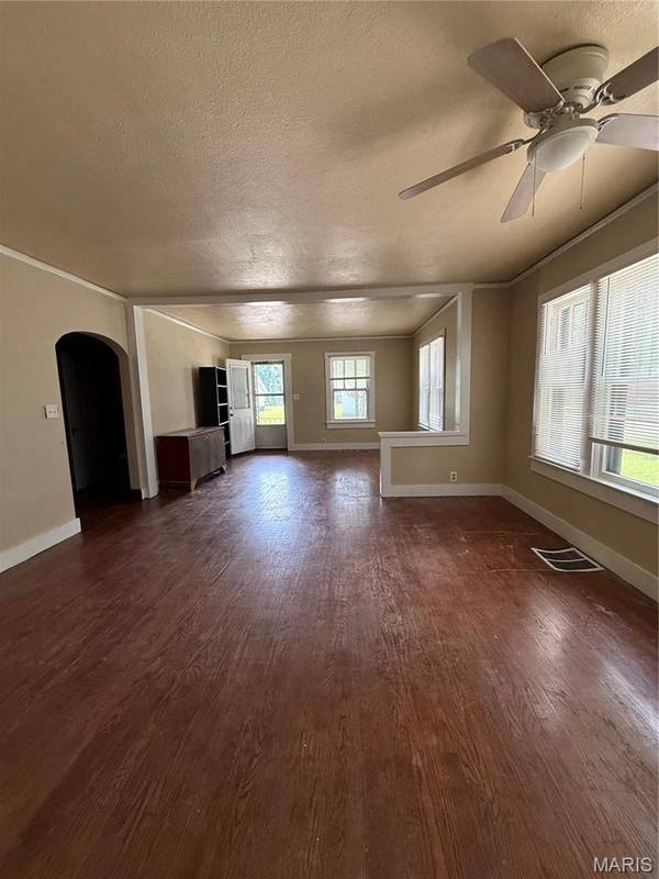 220 N Prairie ST, Sikeston, MO 63801