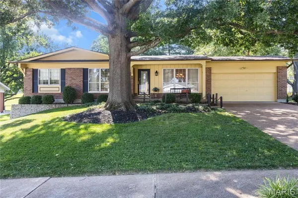 9218 Laramie DR, St Louis, MO 63126