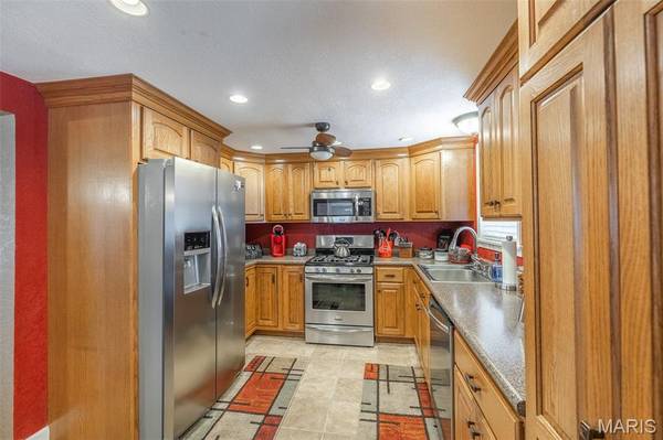 2006 Kysar RD, Poplar Bluff, MO 63901