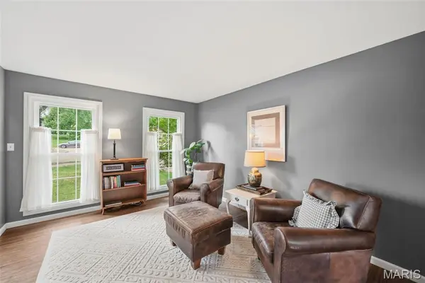 501 Oak Leaf Manor CT, Ballwin, MO 63021