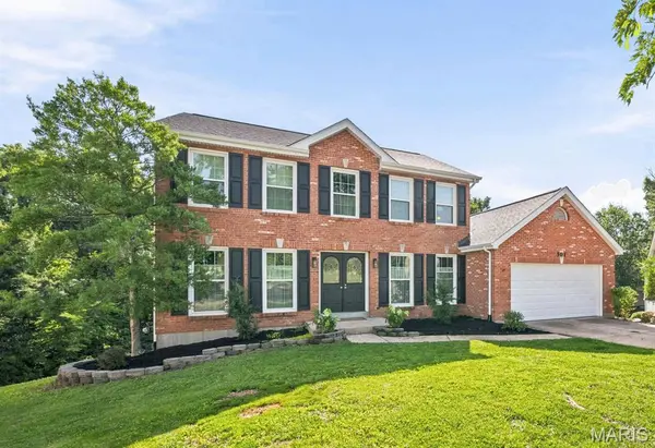 501 Oak Leaf Manor CT, Ballwin, MO 63021