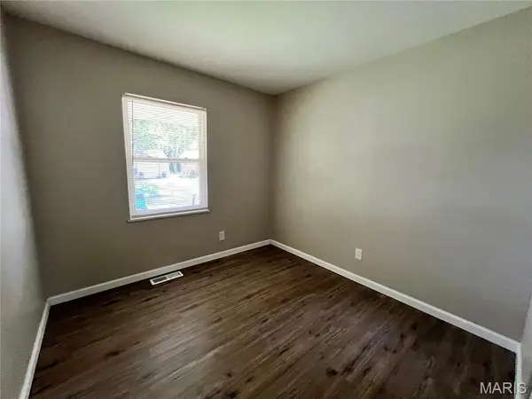 1333 Columbus DR, St Louis, MO 63138