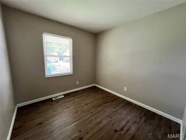 1333 Columbus DR, St Louis, MO 63138