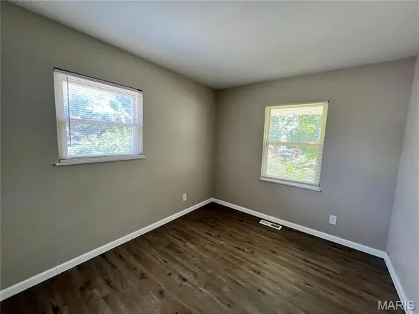 1333 Columbus DR, St Louis, MO 63138