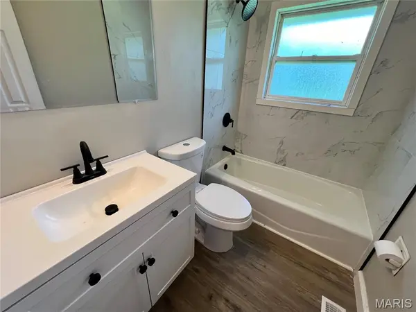 1333 Columbus DR, St Louis, MO 63138
