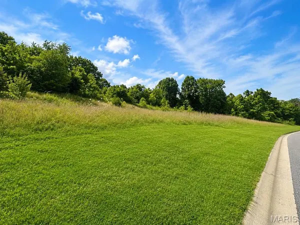 905 Sunset LN, New Haven, MO 63068