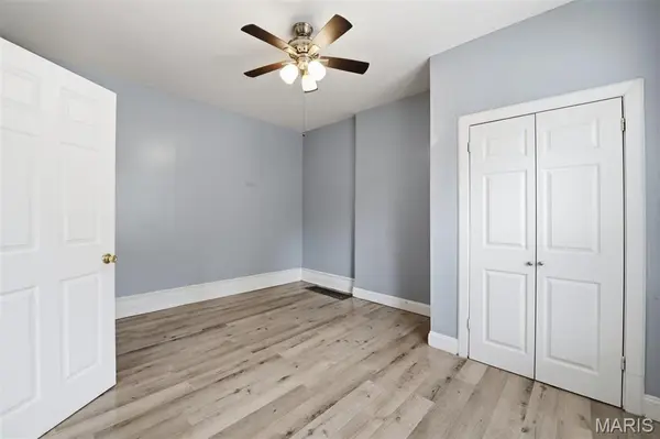 3008 Henrietta ST, St Louis, MO 63104