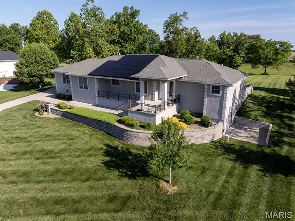 606 David Livingstone DR, Carterville, IL 62918