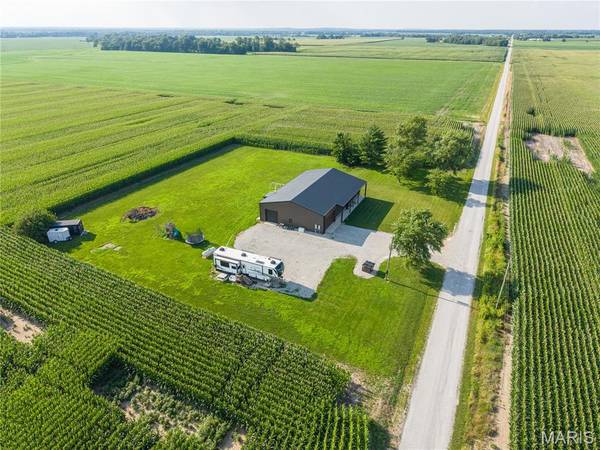 743 N 1100 ST, Shobonier, IL 62885