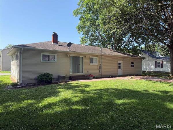 51 W Elm ST, Aviston, IL 62216