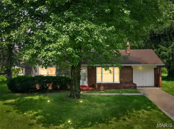 1363 Kroeger DR, Dellwood, MO 63135
