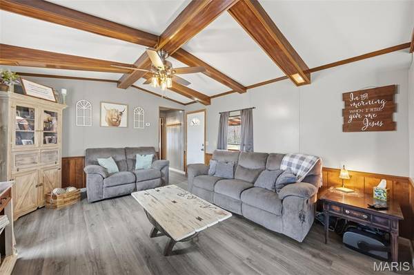 10076 Oakside RD, Mineral Point, MO 63660