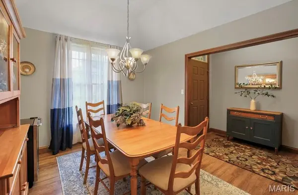 222 Hickory RDG, Belleville, IL 62223