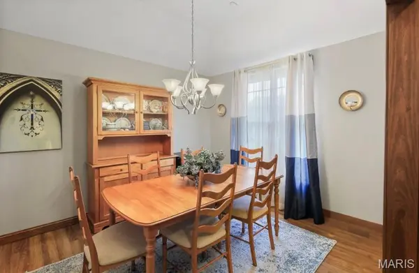222 Hickory RDG, Belleville, IL 62223